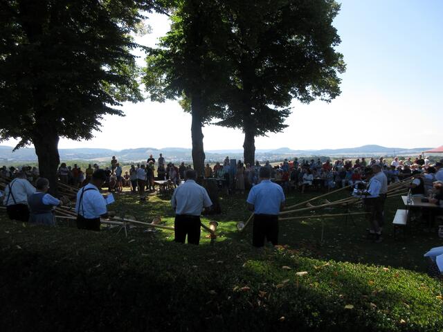 Unsere Wanderung haben wir mit dem Konzert des FSA (Freundeskreis Süddeutscher Alphornbläser) auf der Burg Stettenfels ausklingen lassen. Das war mal was völlig Anderes und ein tolles Erlebnis. Schließlich hört man das bei uns in der Gegend nicht so häufig, sind die Alphörner wie der Name schon sagt, doch eher in den Alpen zu Hause.