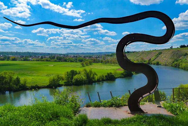 "In Bewegung", Skulptur bei Kirchheim am Neckar.
