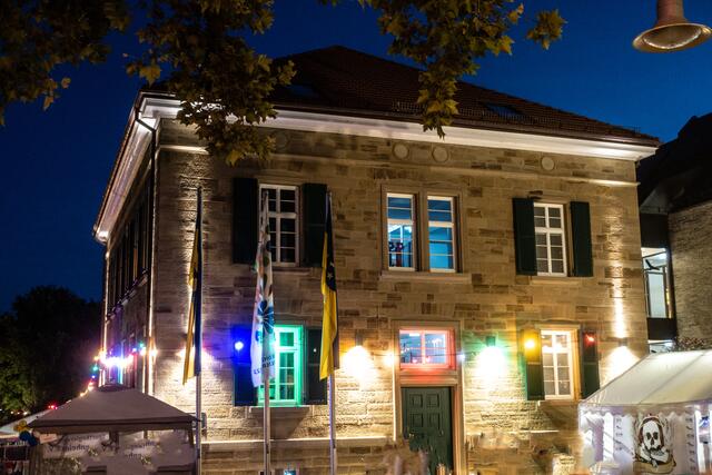 Das Nordheimer Rathaus in festlicher Parkfestbeleuchtung