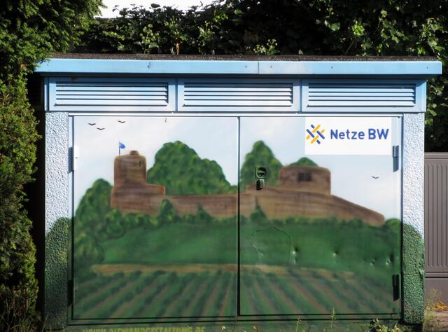 Hier sind sogar die Strom-Verteiler-Kästen von der Burg "gezeichnet".
