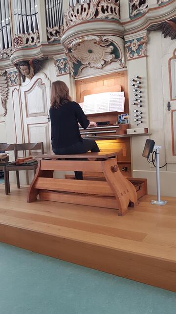 Zum Abschluss der Führung spielte Vera Klaiber ein Stück von Buxtehude