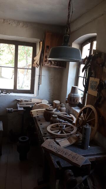 Wagen und Räder wurden beim Wagner ortsnah angefertigt oder repariert