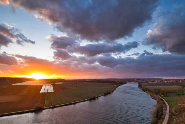 Heimatreporter Ulrich Seidel zeigt die Aussicht, die man vom Krappenfelsen aus hat. | Foto: Ulrich Seidel