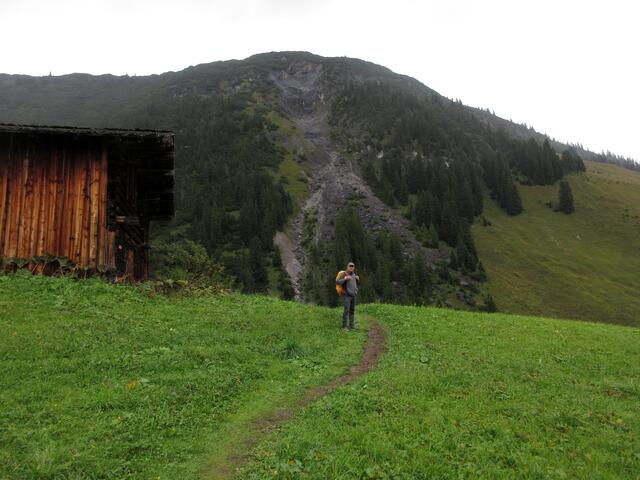 Der Weg geht auf der anderen Seite des Krumbachs, in Tirol weiter.
