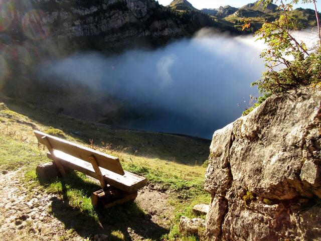 Etappe 1 startete mit ganz besonderer Stimmung durch den Nebel am Formarinsee