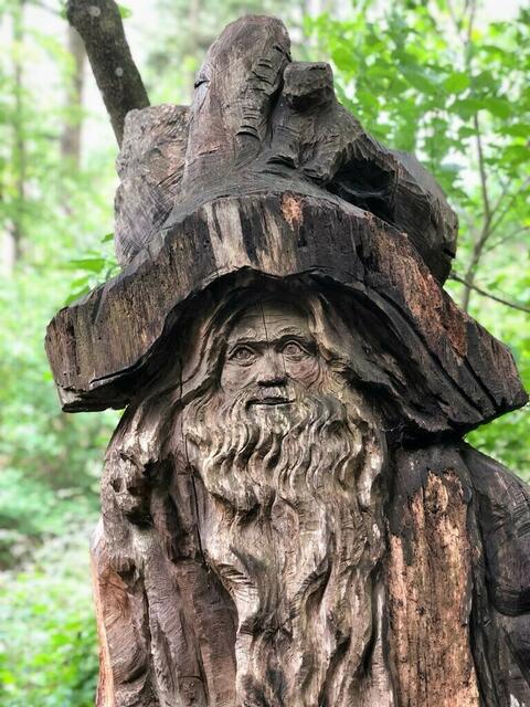 Ein Kunstwerk aus Holz - der Druide