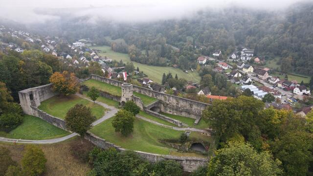 Ruine Forchtenberg mit Blick ins wildromantische Kupfertal