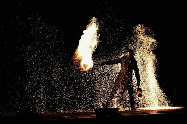 Die Feuershow beeindruckte Petra Wagner aus Eppingen sehr. Sie hat einige Fotos davon bei der Mitmachaktion „Gartenschau-Träume“ eingestellt. Mit diesem Motiv hat sie gewonnen. | Foto: Petra Wagner