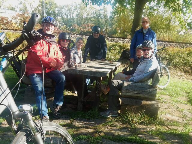 Die 7 Radler machen eine Pause