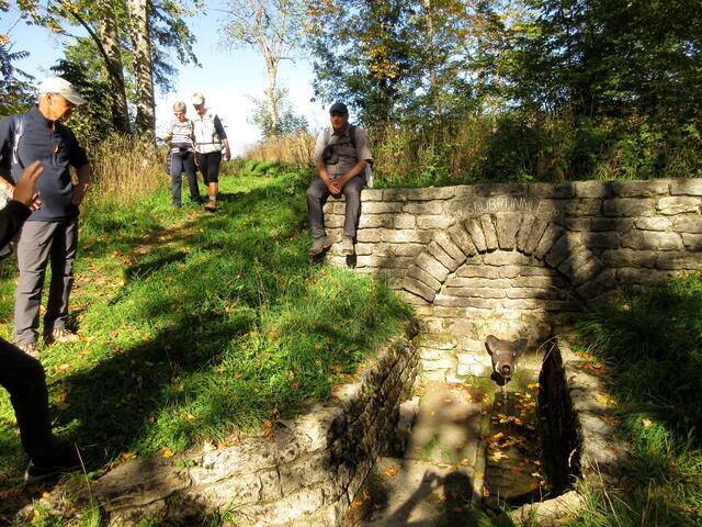 Und nun wissen wir auch, woher der Brunnen seinen Namen hat. ;-)