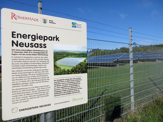 Beeindruckend und irgendwie hat man das Gefühlt, die Landschaft ist total verschandelt. Aber es soll für Insekten besser eine als Ackerflächen.