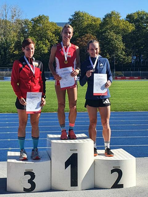 Bettina Englisch bei der Siegerehrung