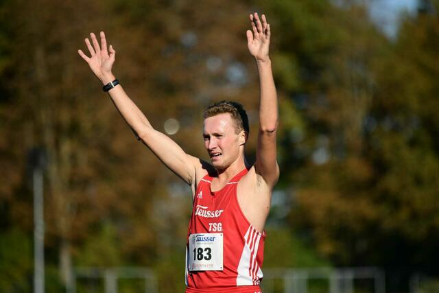 Dustin Uhlig im Ziel | Foto: Markus Herkert