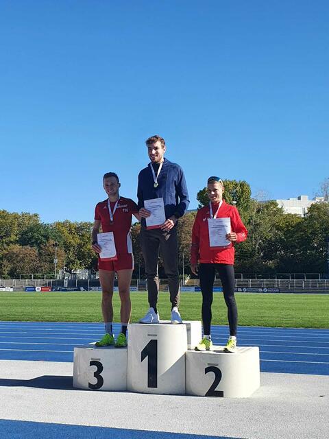 Dustin Uhlig bei der Siegerehrug