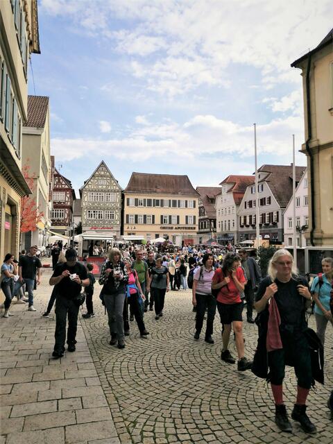 Auf dem Vaihinger Rathausplatz beim  "Vainschmecker" Markt.