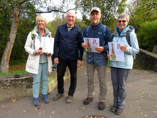 Die Urkunden für die erwanderten Römerpfade wurde ebenfalls an die anwesenden Wanderer ausgegeben. Über die Touren wurde im Einzelnen berichtet.