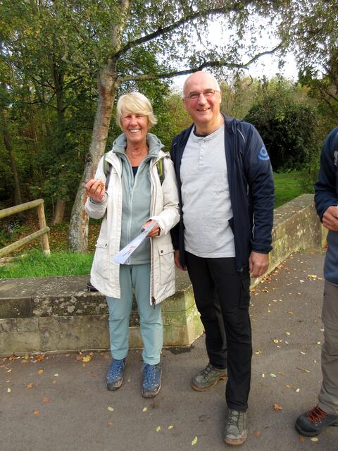 Zuerst gab es einige Auszeichnungen für die Wanderer. Ein Lob für 500 km die gemeinsam erwandert wurden.