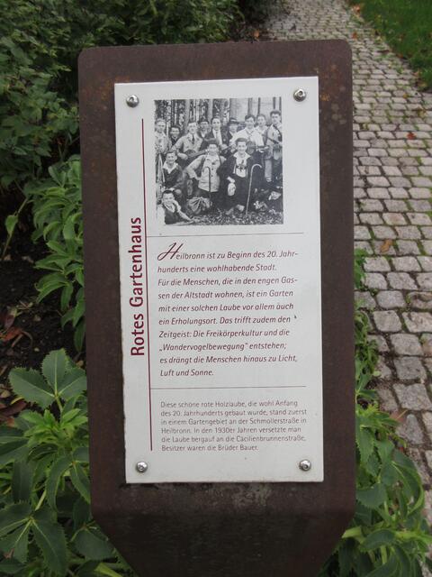 Doch es ist ein wenig Aufmerksamkeit wert, schon wegen dem Bild der "Wandervogelbewegung" in Heilbronn. 