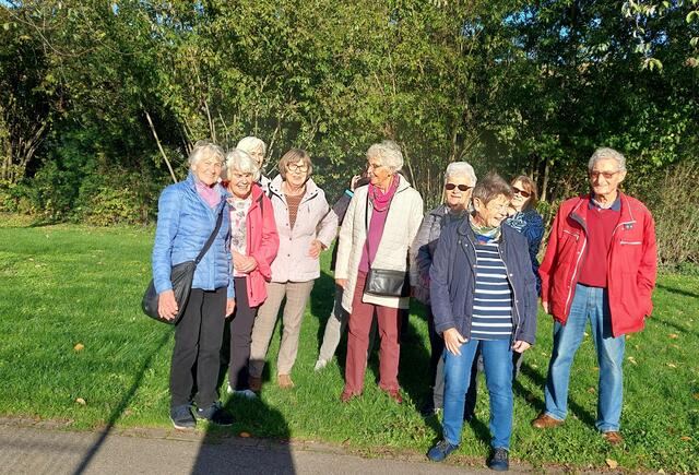 Zur Freude der Wanderer meinte es die Sonne besonders gut und so strahlen alle Gesichter !