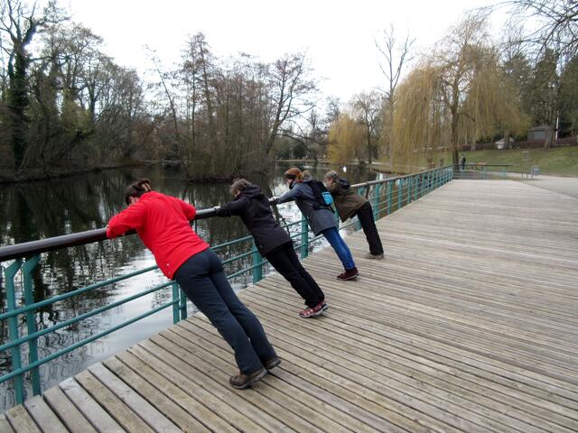 Und ein Geländer ist ein willkommenes Übungsgerät