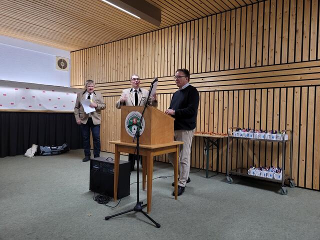 Bürgermeister, Ulrich Heckmann, bei der Begrüßung | Foto: Heike Donges