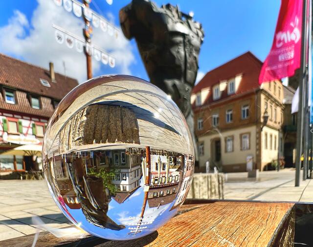 Torso auf dem Rathausplatz | Foto: Moni Bordt