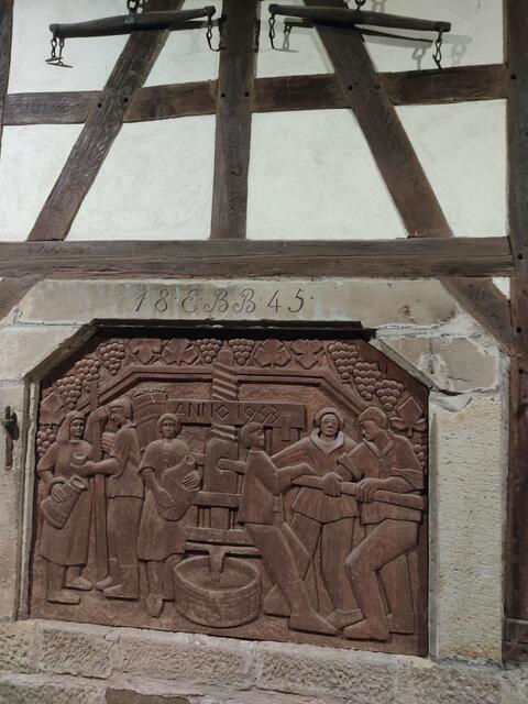 An der Außenmauer des Weinguts | Foto: Daniela Somers