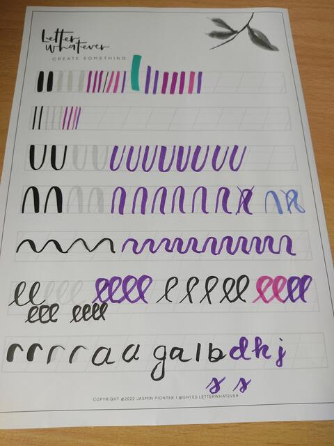 Erst mal die Stifte und die Technik kennen lernen und üben. | Foto: Daniela Somers