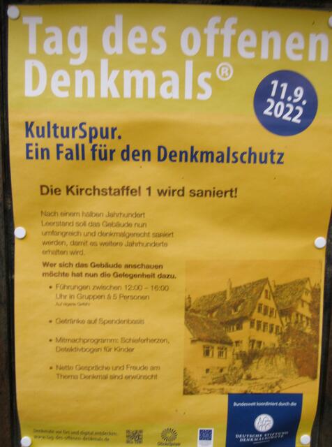 Verwundert haben wir das Gebäude betrachtet. Abgesperrt und verfallen. Aber von innen drang Musik an unsere Ohren... nun ist klar, da werden die ersten Arbeiten im Gang sein