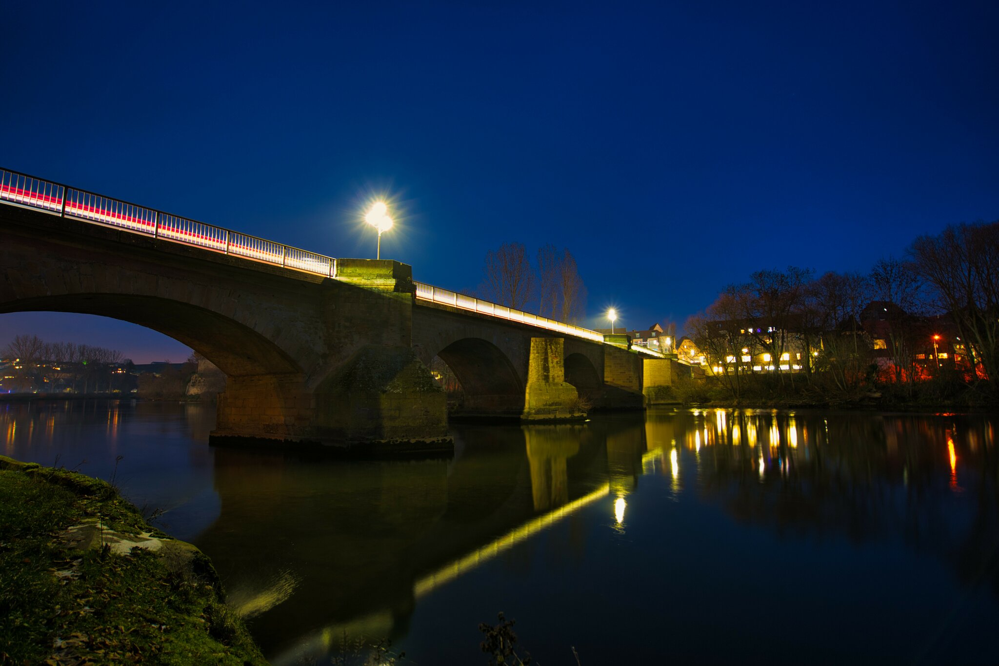  Foto zu Brücken: Alte Neckarbrücke in Lauffen . - Lauffen 