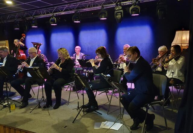 Klarinetten und Flöten verleihen den typischen Holzbläser-Sound eines Salonorchesters.
