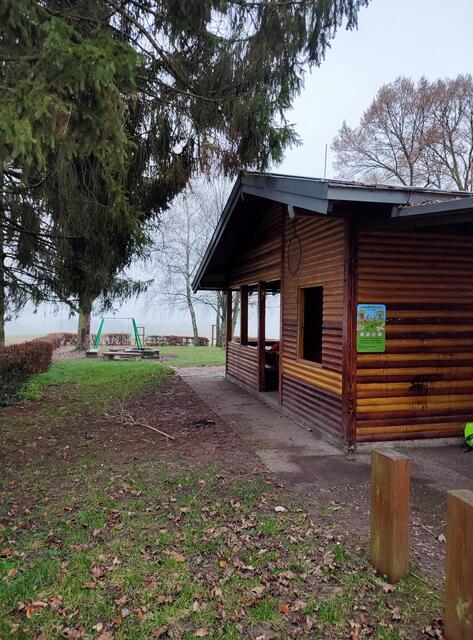 Reli schafft es auch bei Regenwetter die Hütte hell und strahlend aufzunehmen. Chapeau | Foto: Aurelia Kling