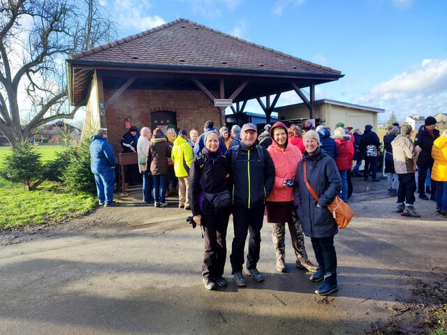 Am Sonntag zuvor war es zwar sonniger, aber der Wind kräftig und unangenehm. Trotzdem war beim Glühweinfest einiges los. | Foto: Aurelia Kling