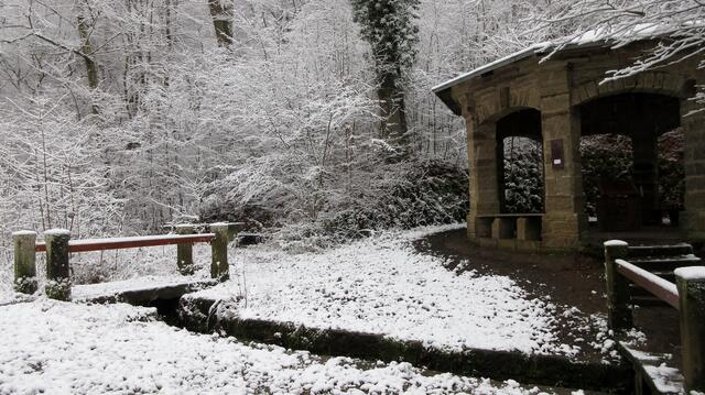 Mit Freude hat die Gruppe festgestellt, dass die Brücken beim Pavillon neue Geländer erhalten haben.