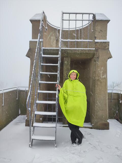 Unsere Fotografin Reli, ihr ist keine Treppe zu hoch und kein Weg zu weit für ein gutes Foto. Vor allem ihre Kondition ist fantastisch. Sie schafft es immer wieder zu der Gruppe, die ohnehin nicht langsam ist, aufzuschließen. | Foto: Aurelia Kling