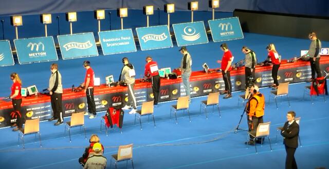 Die Schützen an der Linie