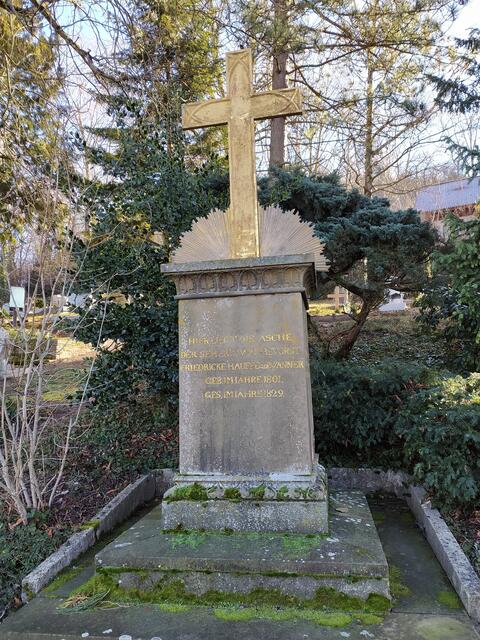 Das Grab der Seherin von Prevorst auf dem Waldfriedhof von Löwenstein.  | Foto: Sigrid Schlottke
