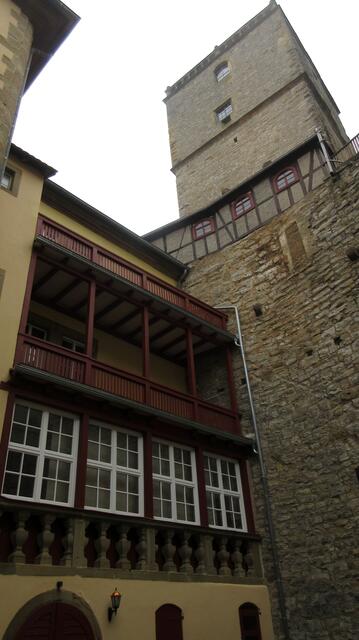 Eine Führung lohnt sich, doch das wäre zu viel geworden. Beim nächsten Besuch wieder. Vor allem die Baumbücher haben uns sehr beeindruckt