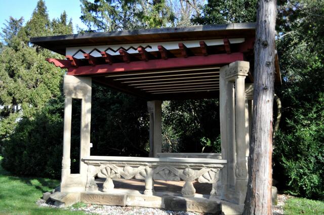 Gartenlaube mit Säulen aus der Kilianskirche | Foto: Daniela Somers