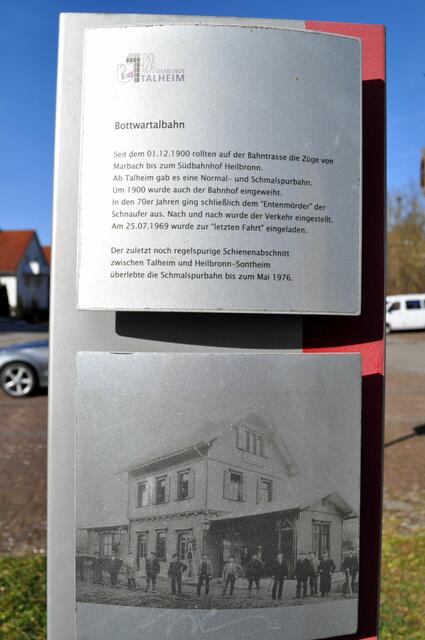 Auf dem Weg zurück habe ich noch diese Tafel entdeckt. Schade dass es die Bahn nicht mehr gibt. | Foto: Daniela Somers