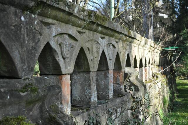 Begrenzt den Innenhof zum Park | Foto: Daniela Somers
