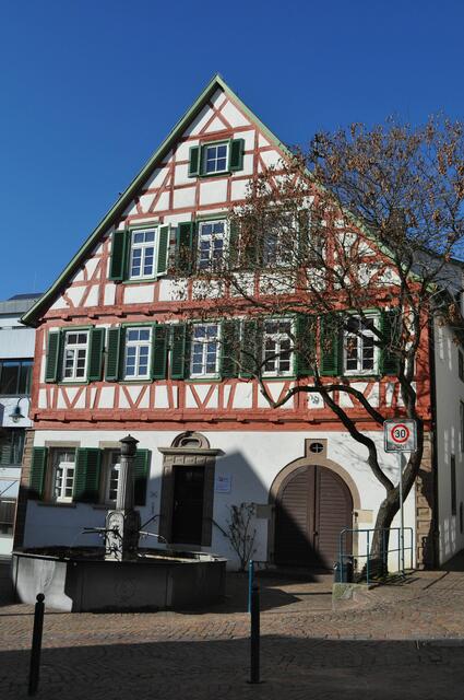 Das alte Forsthaus. Heute ist die VHS Unterland darin untergebracht. | Foto: Daniela Somers