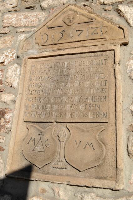Alte Inschriftentafel von einer ehemaligen Hofanlage von 1572 | Foto: Daniela Somers