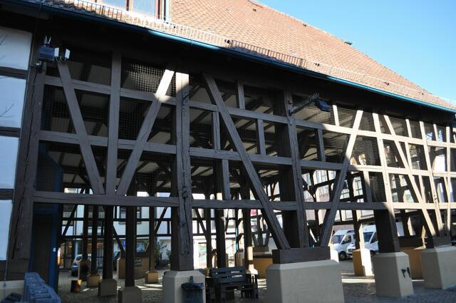 Fachwerkkelter von 1698. Heute sind dort Bäckerei mit Laden und Cafe untergebracht. Sowie städtische Räume. | Foto: Daniela Somers