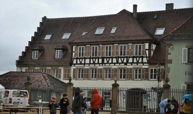 Der benachbare Kavaliersbau. Hier waren früher die Kavaliere (Gäste des Schlossherrn) untergebracht. | Foto: Daniela Somers