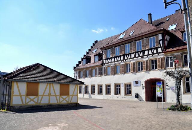 Kavaliersbau. Heute ist es Haimatstube der Sudetendeutschen und Jugendcafe, sowie städische Musikschule. | Foto: Daniela Somers