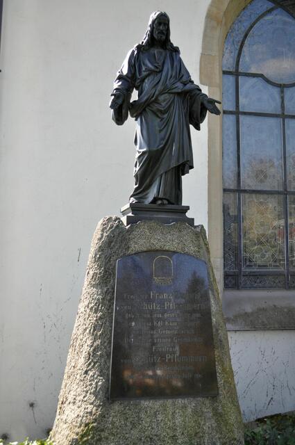 Das Grabmal für den letzten des Geschlechts der Freiherren von Schütz-Pflummern. | Foto: Daniela Somers