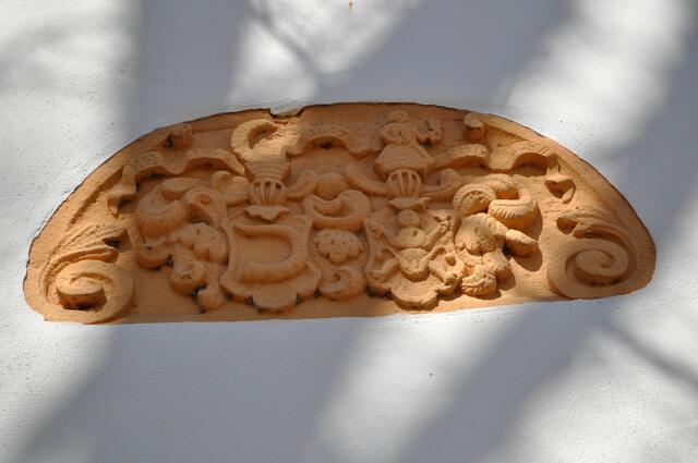 Wappen an der Fassade | Foto: Daniela Somers