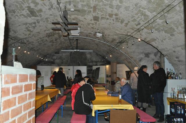 Abschluß der Führung im Gewölbekeller bei einem Gläschen Lemberger. | Foto: Daniela Somers