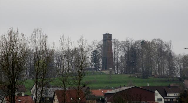 Der Abstecher zum Turm hätte sich nicht gelohnt, denn er ist nur an den WE geöffnet. Genauso auch das Naturfreundehaus, das sich hinter dem Turm etwas weiter unten befindet.